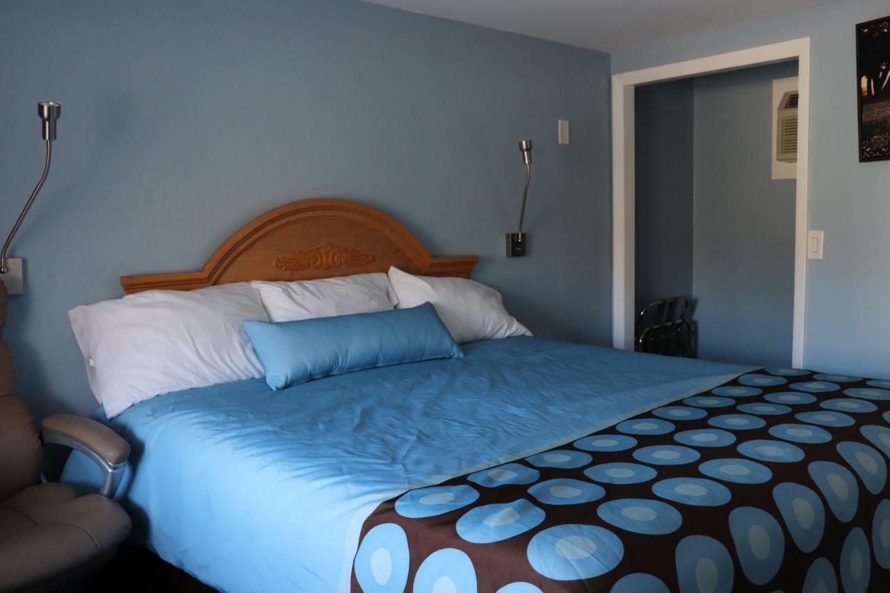 Hitching Post Country Motel Cornwall Eksteriør bilde