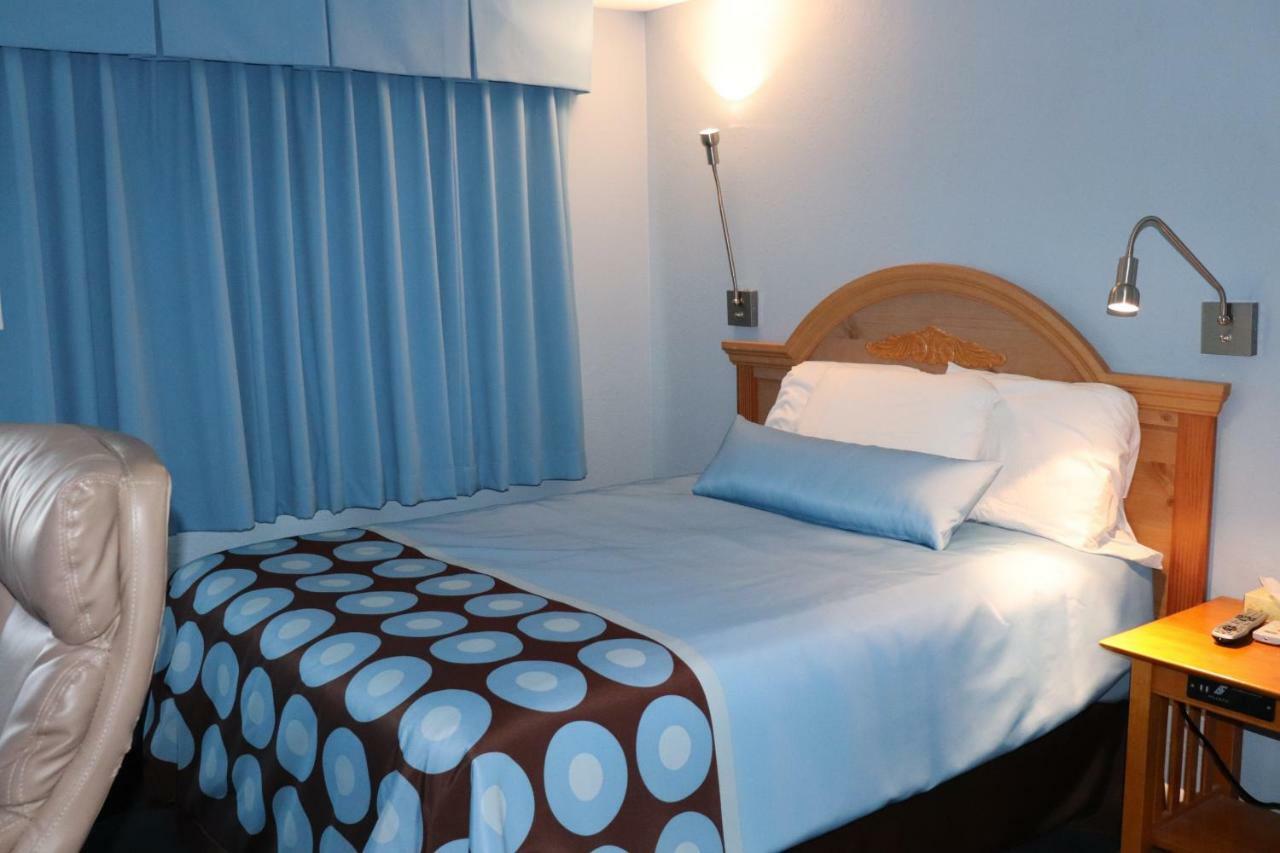 Hitching Post Country Motel Cornwall Eksteriør bilde