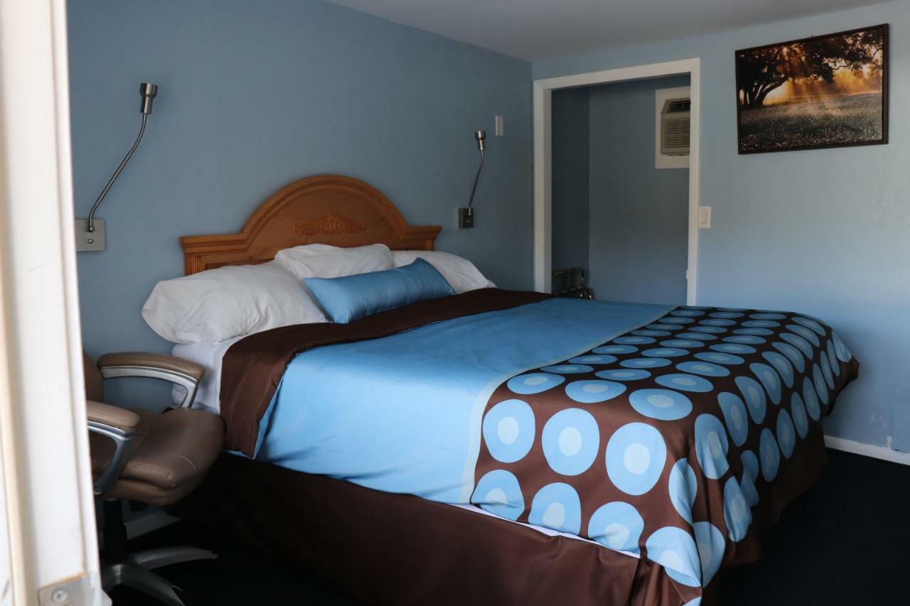 Hitching Post Country Motel Cornwall Eksteriør bilde