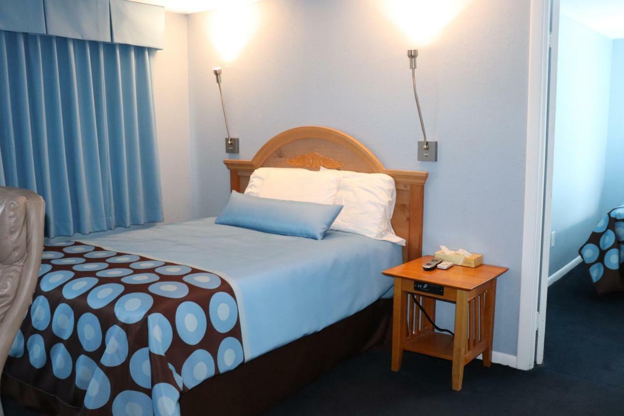 Hitching Post Country Motel Cornwall Eksteriør bilde