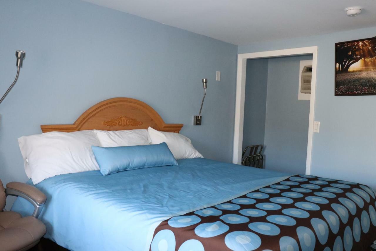 Hitching Post Country Motel Cornwall Eksteriør bilde