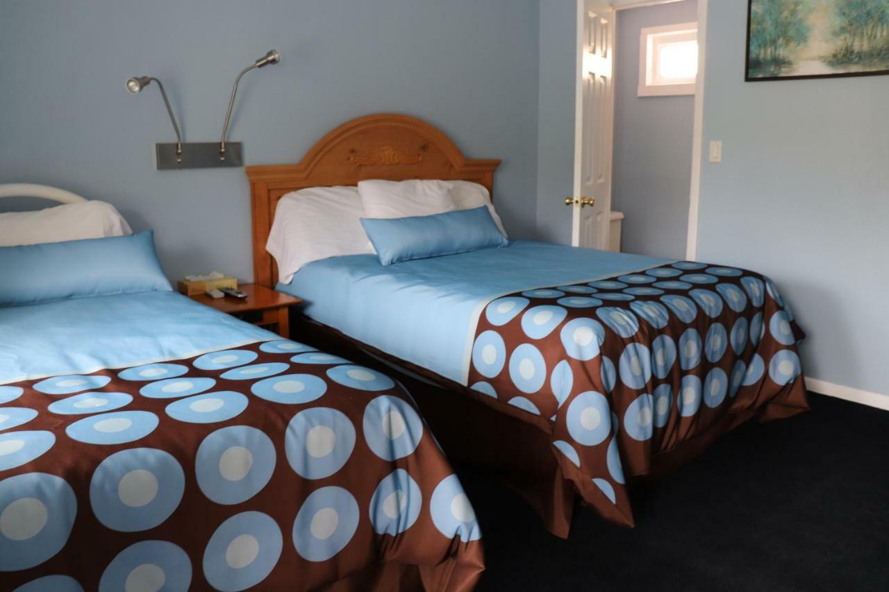Hitching Post Country Motel Cornwall Eksteriør bilde