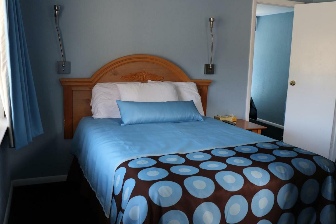 Hitching Post Country Motel Cornwall Eksteriør bilde
