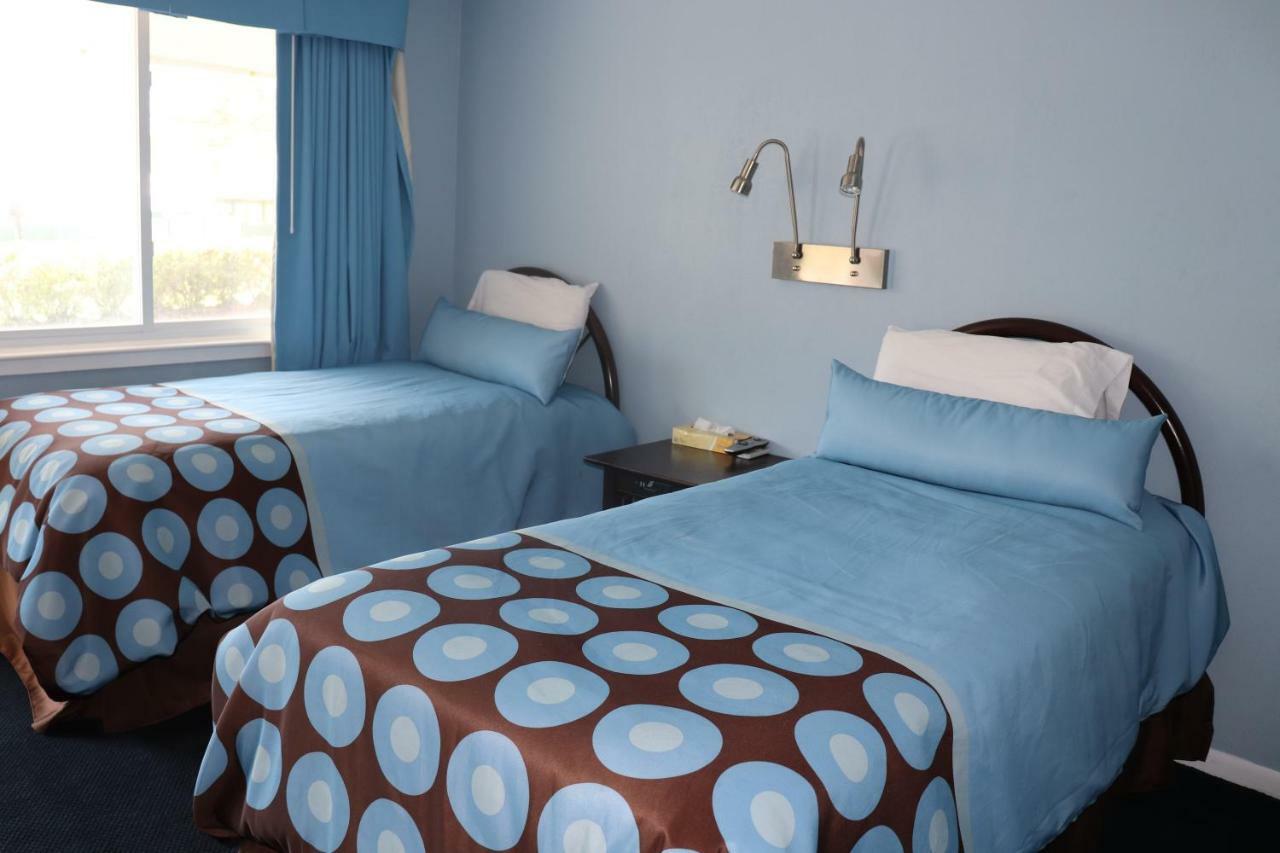 Hitching Post Country Motel Cornwall Eksteriør bilde