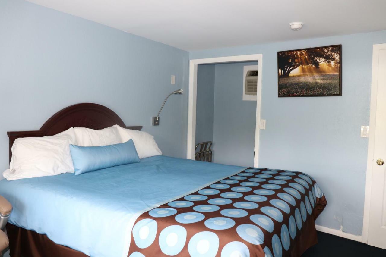 Hitching Post Country Motel Cornwall Eksteriør bilde