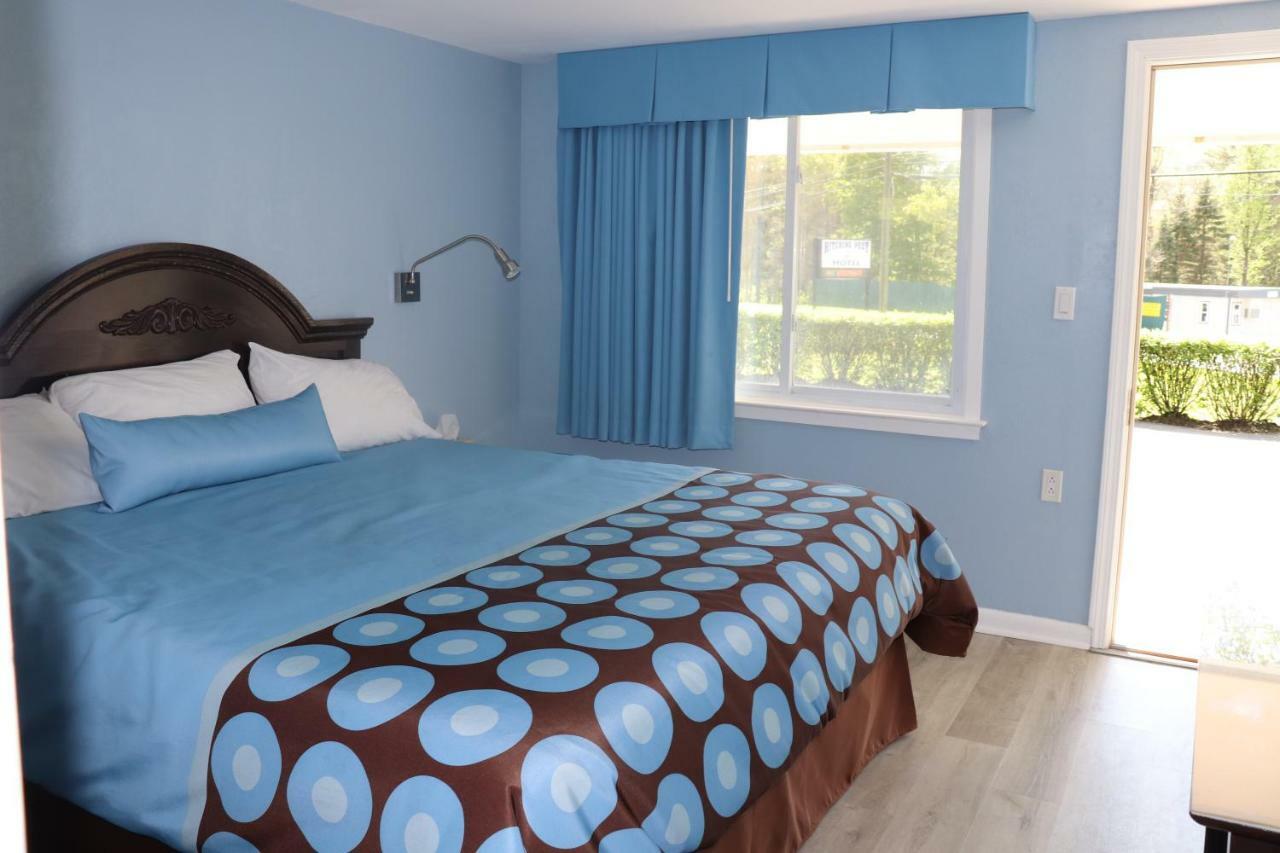 Hitching Post Country Motel Cornwall Eksteriør bilde