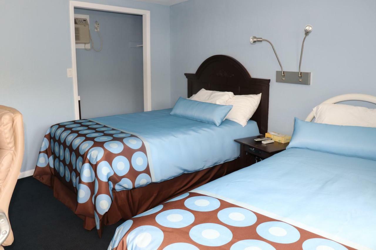 Hitching Post Country Motel Cornwall Eksteriør bilde
